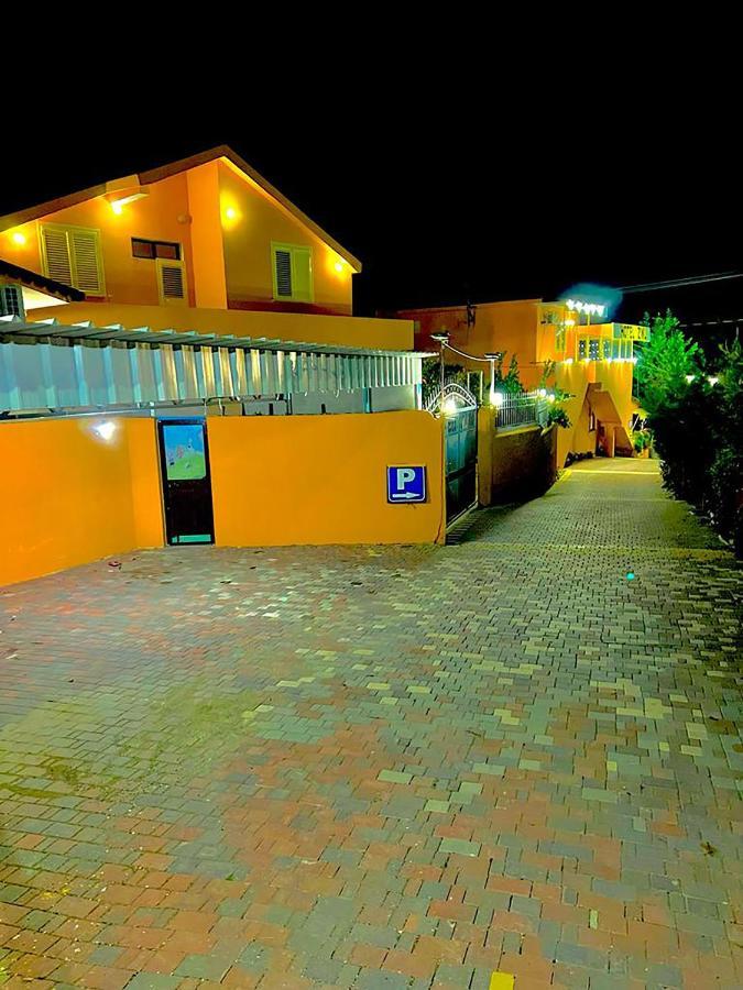 Hotel Ziku Durrës Buitenkant foto