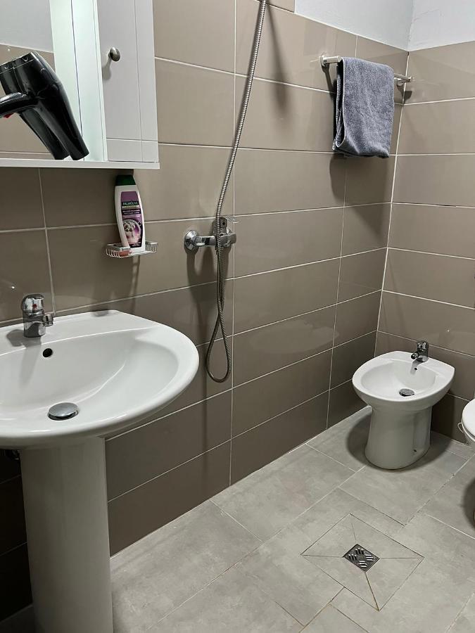 Hotel Ziku Durrës Buitenkant foto