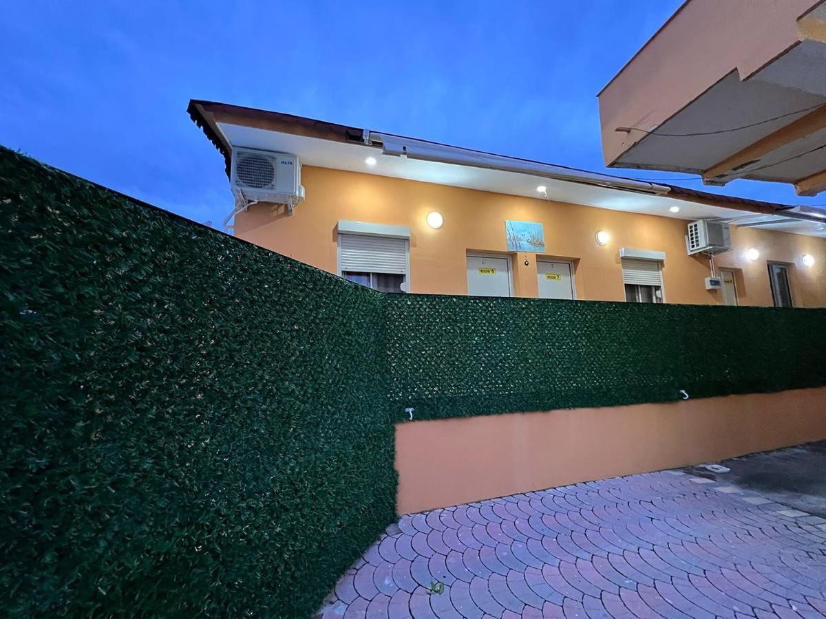 Hotel Ziku Durrës Buitenkant foto